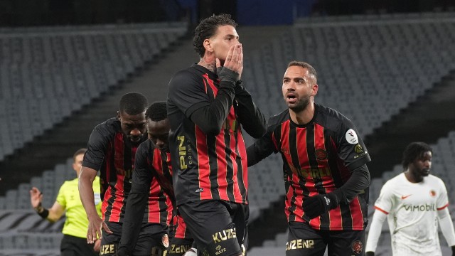Karagümrük evinde güldü, düşme hattından uzaklaştı! haber görseli
