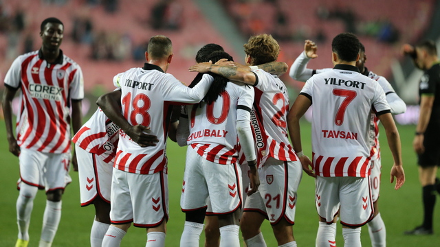 Samsunspor, Göztepe'yi gol yağmuruna tuttu! haber görseli