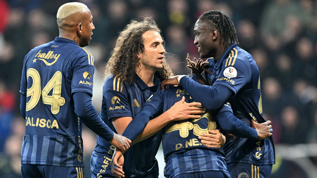 Fenerbahçe'nin Kayseri Zaferi Yazarları İkiye Böldü! haber görseli